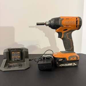 RIDGID R86002 18V Cordless 1/4" Impact Driver with 2Ah Battery and Charger